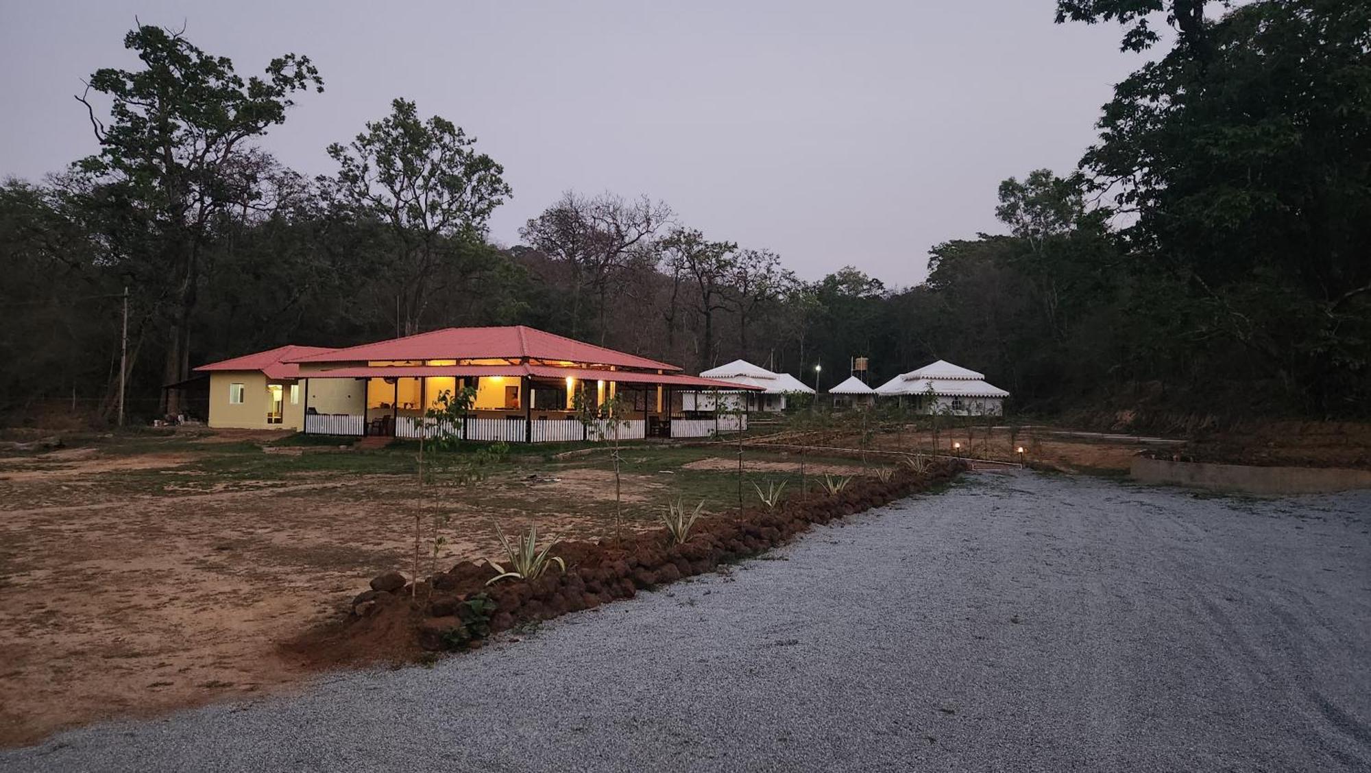 Woods Creek Apartment Dandeli Bagian luar foto